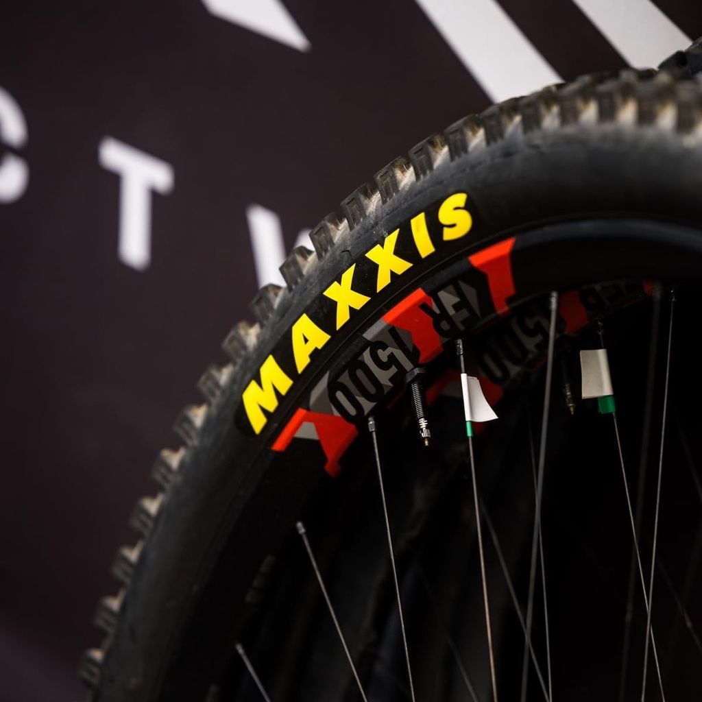 Maxxis Minion DHR II Tire  27.5x2.5   3CG/DH/TR/WT
