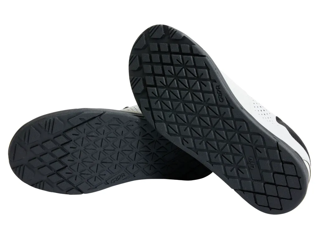 LIV-SHUTTLE-FLAT-GREY-2.webp