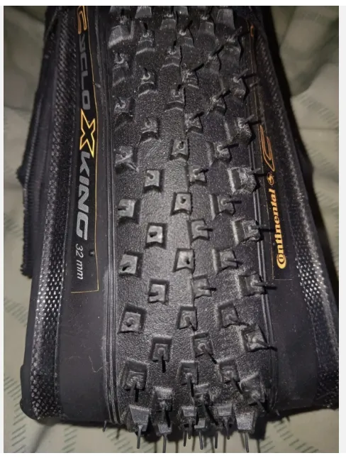 Llanta Continental Mountain King 700x32